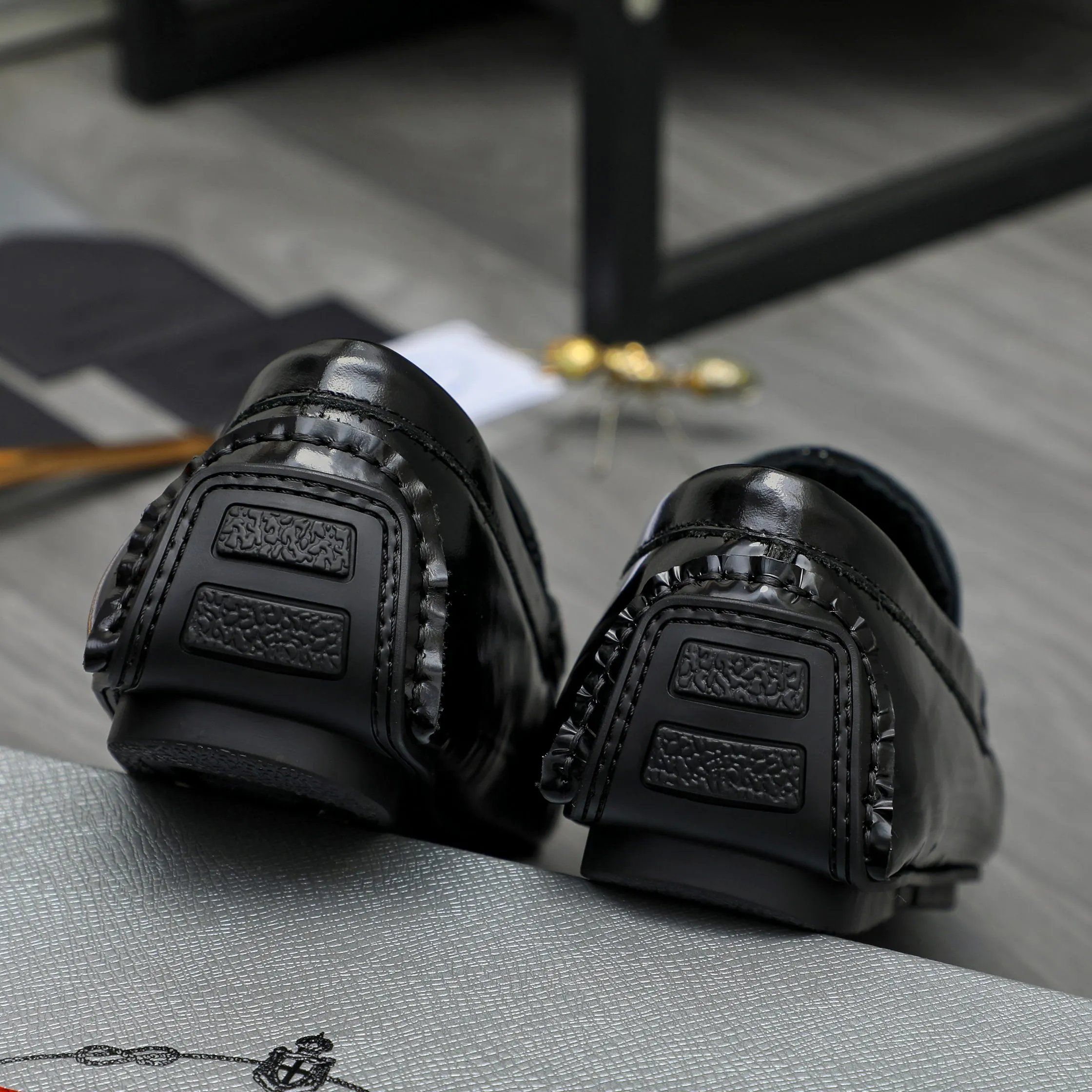 Men's shoes 💰p420 Product trademark: Men's shoes 💰pRADA [Prada] Casual slip-on men's shoes Regular size. Size: 38-44 Product materials: Selected patent cowhide upper, sheepskin lining, rubber outsole